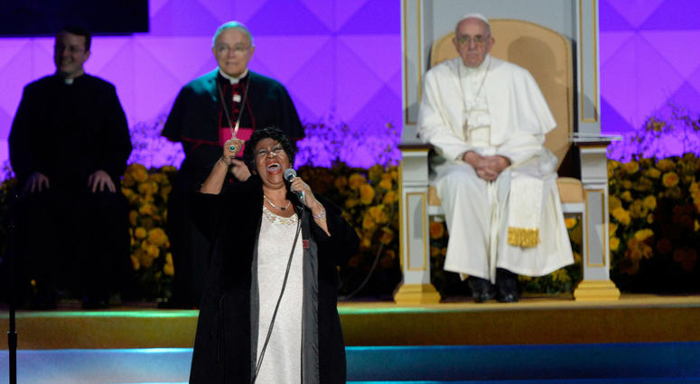 Pope Francis watches Aretha Franklin sing at the Festival of Families along Benjamin Franklin Parkway. Pope Francis watches Aretha Franklin sing at the Festival of Families along Benjamin Franklin Parkway.