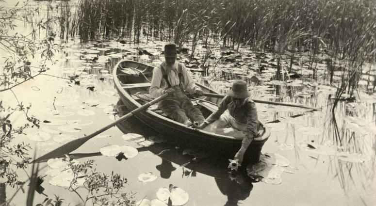 Peter Henry Emerson. Gathering Water Lilies, 1885, Platinum print. emerson photo