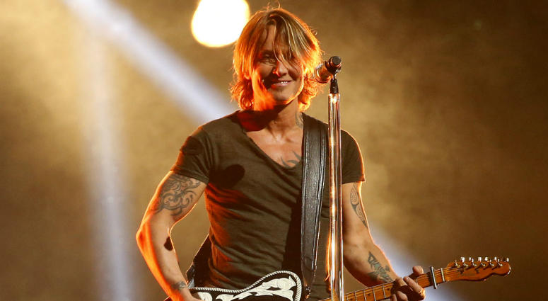 Keith Urban appears on the 52nd Annual CMA Awards Keith Urban appears on the 52nd Annual CMA Awards