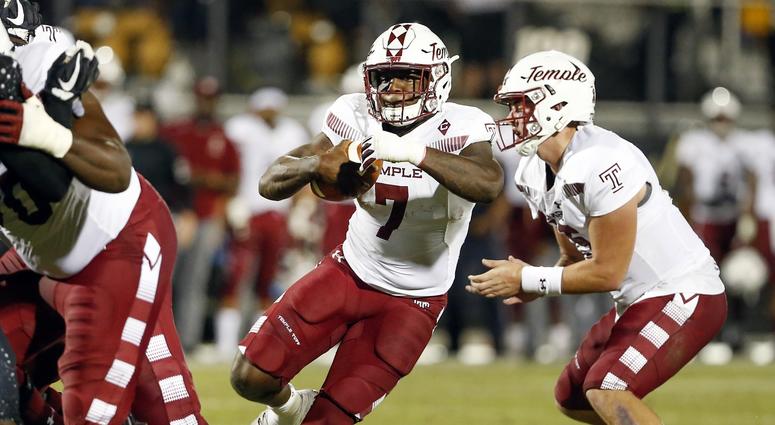 Nov 1, 2018; Orlando, FL, USA; Temple Owls running back Ryquell Armstead (7) runs the ball on a fake field goal during the second quarter against the UCF Knights at Spectrum Stadium. Nov 1, 2018; Orlando, FL, USA; Temple Owls running back Ryquell Armstead (7) runs the ball on a fake field goal during the second quarter against the UCF Knights at Spectrum Stadium.