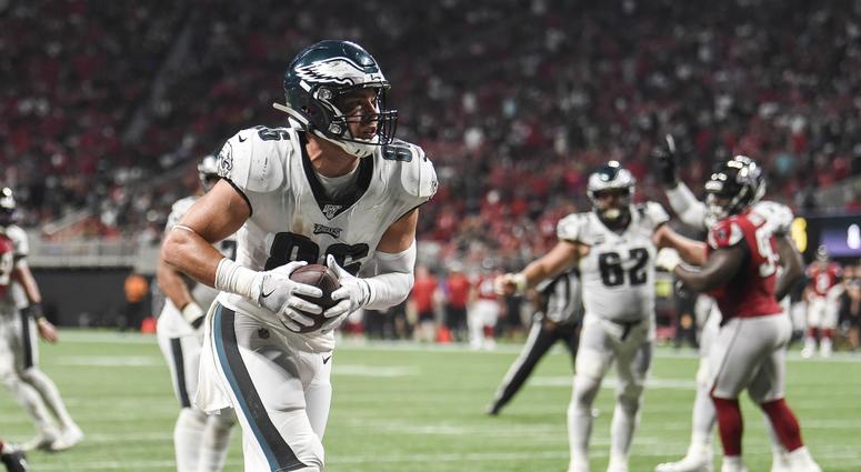 Philadelphia Eagles tight end Zach Ertz (86) scores a two point conversion against the Atlanta Falcons during the fourth quarter at Mercedes-Benz Stadium. Philadelphia Eagles tight end Zach Ertz (86) scores a two point conversion against the Atlanta Falcons during the fourth quarter at Mercedes-Benz Stadium.