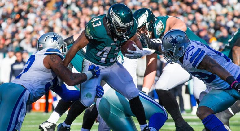Philadelphia Eagles running back Darren Sproles (43) runs with the ball against the Dallas Cowboys at Lincoln Financial Field. Darren Sproles