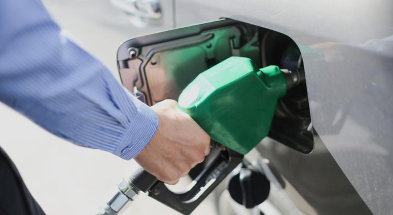 If you're one of the many motorists who like to top off the tank, experts say stop it! Gas Tank