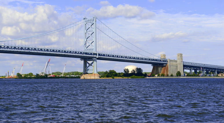 Ben Franklin Bridge, spanning the Delaware River joining Philadelphia, Pennsylvania and Camden, New Jersey. Delaware River / Ben Franklin Bridge