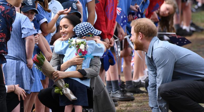 10/17/2018 - Prince Harry Duke of Sussex and Meghan Duchess of Sussex arrive at Dubbo Airport where they meet Luke Vincent, 5, from Buninyong Public School Kindergarten, New South Wales, Australia. 10/17/2018 - Prince Harry Duke of Sussex and Meghan Duchess of Sussex arrive at Dubbo Airport where they meet Luke Vincent, 5, from Buninyong Public School Kindergarten, New South Wales, Australia.