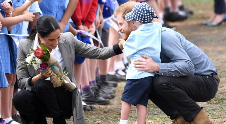 10/17/2018 - Prince Harry Duke of Sussex and Meghan Duchess of Sussex arrive at Dubbo Airport where they meet Luke Vincent, 5, from Buninyong Public School Kindergarten, New South Wales, Australia. 10/17/2018 - Prince Harry Duke of Sussex and Meghan Duchess of Sussex arrive at Dubbo Airport where they meet Luke Vincent, 5, from Buninyong Public School Kindergarten, New South Wales, Australia.