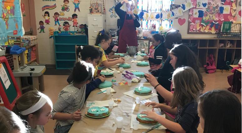 Kathleen Tunney leads a free cake decorating class at the Picariello Recreation Center in Northeast Philadelphia. Kathleen Tunney leads a free cake decorating class at the Picariello Recreation Center in Northeast Philadelphia.