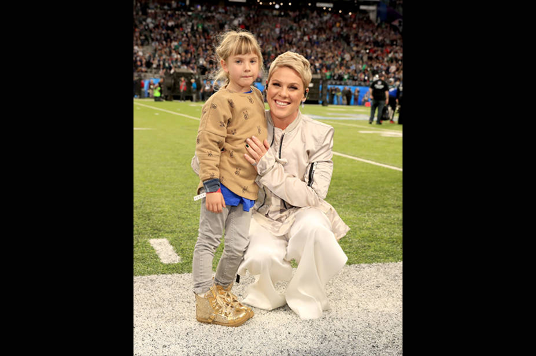 MINNEAPOLIS, MN - FEBRUARY 04: Recording artist Pink (R) poses with daughter Willow Sage Hart before the National Anthem during the Super Bowl LII Pregame show at U.S. Bank Stadium on February 4, 2018 in Minneapolis, Minnesota. (Photo by Christopher Polk/