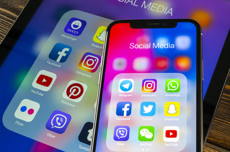 Social Media Apps Apple iPad and iPhone X with icons of social media facebook, instagram, twitter, snapchat application on screen. Social media icon.