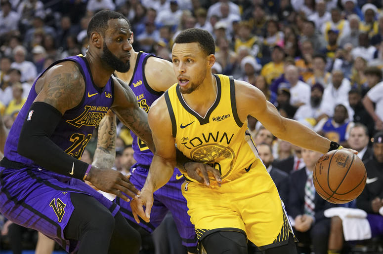 Los Angeles Lakers forward LeBron James and Golden State Warriors guard Stephen Curry December 25, 2018; Oakland, CA, USA; Golden State Warriors guard Stephen Curry (30) dribbles the basketball against Los Angeles Lakers forward LeBron James (23) during the third quarter at Oracle Arena. Mandatory Credit: Kyle Terada-USA TODAY Sports