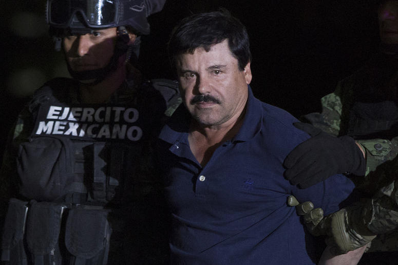 Joaquin Guzman Loera alias "El Chapo" (160109) -- MEXICO CITY, Jan. 9, 2016 (Xinhua) -- Soldiers escort Joaquin Guzman Loera, alias "El Chapo", upon his arrival to the hangar of the Attorney General's Office, in Mexico City, capital of Mexico, on Jan. 8, 2016. After an early morning raid in n