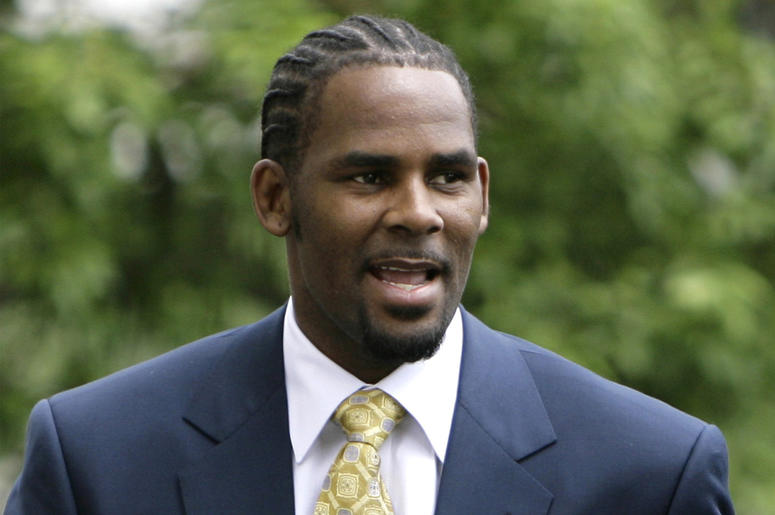 AP19045737323298 This June 13, 2008 file photo shows R&B singer R. Kelly, arriving at 3the Cook County Criminal Court Building in Chicago. Attorney Michael Avenatti says he has new video evidence of singer R. Kelly having sex with an underage girl. Avenatti said Thursday,