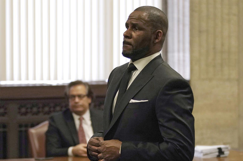 AP19081596630796 R. Kelly appears for a hearing at the Leighton Criminal Court Building on Friday, March 22, 2019 in Chicago. (E. Jason Wambsgans/Chicago Tribune via AP, Pool)