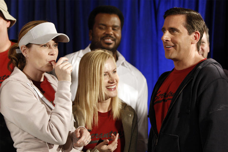 AP19177534208079 In this April 14, 2009, file photo cast members, from left, Jenna Fischer, Angela Kinsey, Craig Robinson, and Steve Carell are seen after cutting a cake celebrating the 100th episode of the television show "The Office" in Malibu, California. (AP Photo/Mat