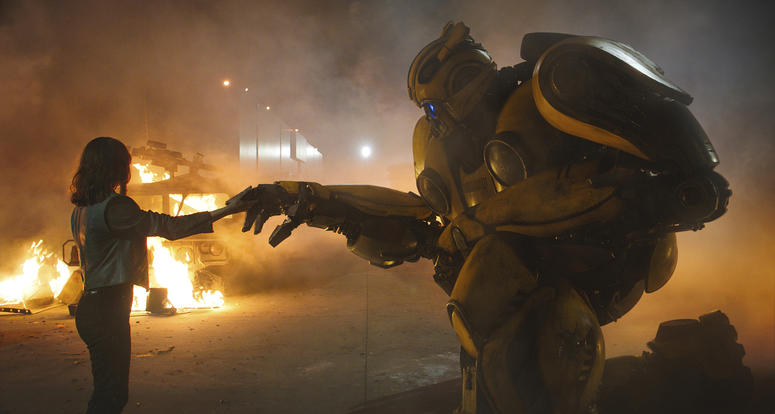 AP18356093446624 This image released by Paramount Pictures shows Hailee Steinfeld as Charlie and Bumblebee in a scene from "Bumblebee." (Paramount Pictures via AP)