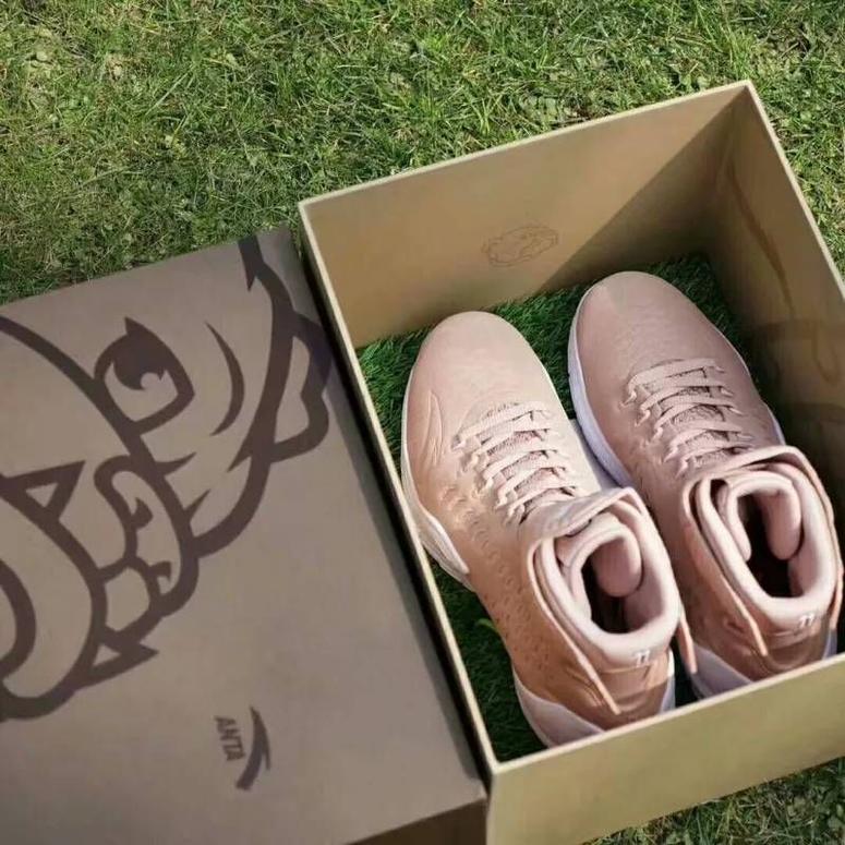 Anta Klay Thompson KT3 "Rocco" High Limited Edition Basketball Shoes Anta Klay Thompson KT3 "Rocco" High Limited Edition Basketball Shoes