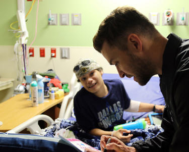 AP19019836376522 This photo provided by HCA Healthcare’s Methodist Children’s Hospital shows Justin Timberlake visiting patients at the San Antonio, Texas hospital Friday, Jan. 18, 2019. (Anthony McCartney/HCA Healthcare’s Methodist Children’s Hospital via AP)