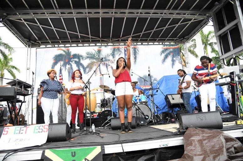 City_of_Sunrise_FL_Florida_Fourth_4th_of_July_102_7_The_Beach
