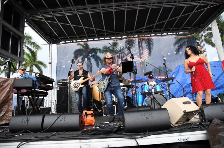 City_of_Sunrise_FL_Florida_Fourth_4th_of_July_102_7_The_Beach