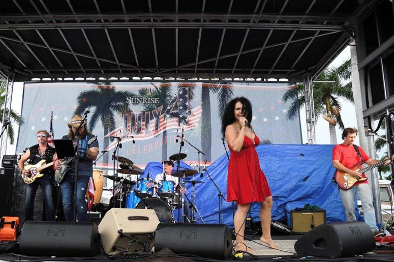 City_of_Sunrise_FL_Florida_Fourth_4th_of_July_102_7_The_Beach