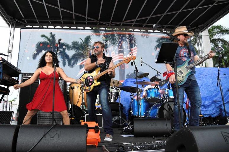 City_of_Sunrise_FL_Florida_Fourth_4th_of_July_102_7_The_Beach