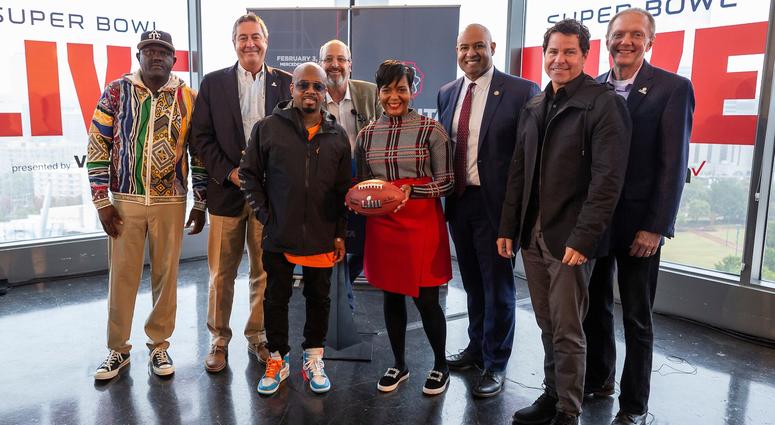 Atlanta Super Bowl Host Committee Announces Super Bowl LIVE presented by Verizon and Reveals Atlanta-based GRAMMY Award-Winning Producer Jermaine Dupri as the Event’s Music Producer Atlanta Super Bowl Host Committee Announces Super Bowl LIVE presented by Verizon and Reveals Atlanta-based GRAMMY Award-Winning Producer Jermaine Dupri as the Event’s Music Producer