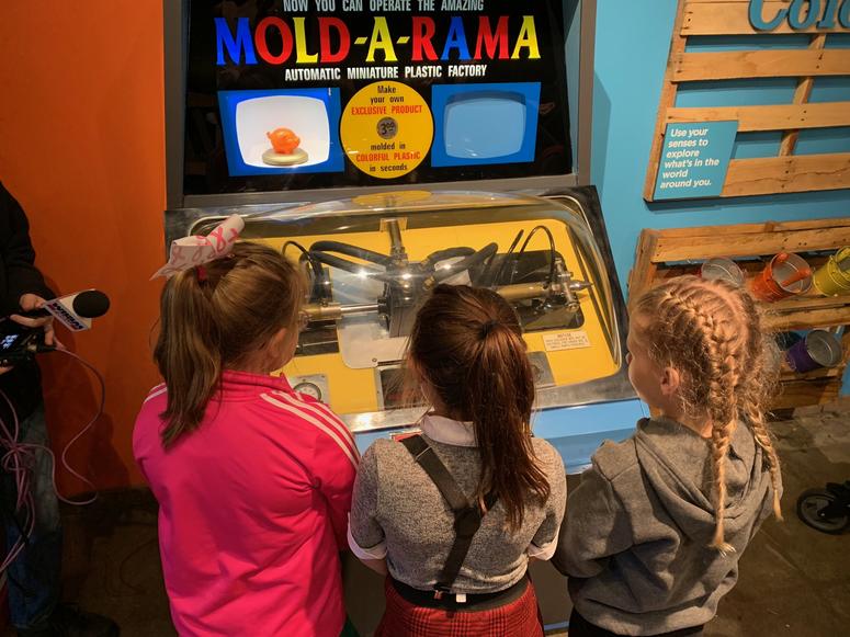 Kids with Mold-A-Rama Kids with Mold-A-Ram