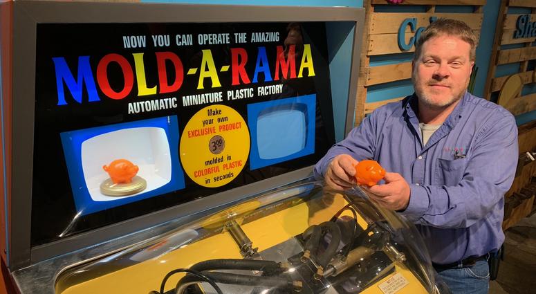 Paul Jones of Mold-A-Rama Paul Jones of Mold-A-Rama