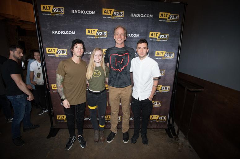twenty one pilots meets fans during ALT 92.3 & RADIO.COM's Storytellers Performance