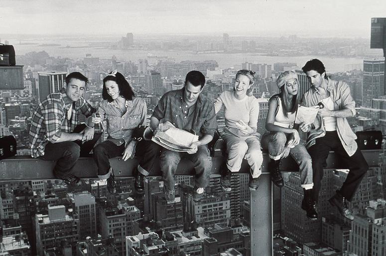 1999 Matthew Perry, Jennifer Aniston, Courteney Cox, Matt Le Blanc, Lisa Kudrow, And David Schwimmer Star In The Latest Season Of "Friends."