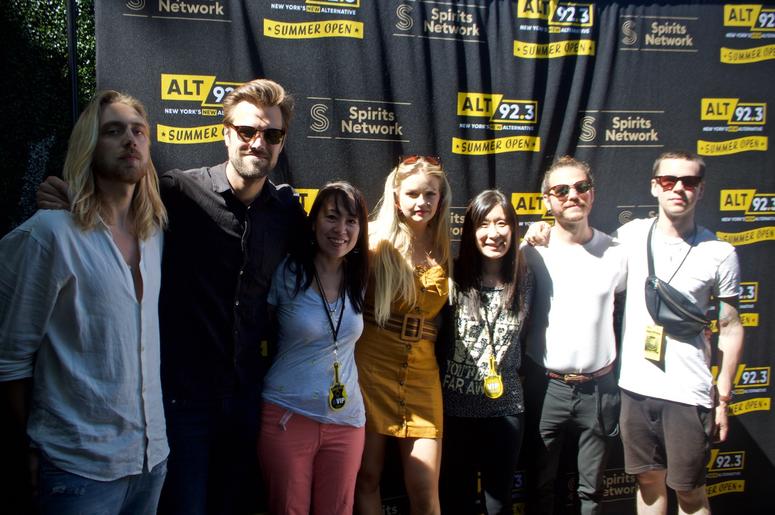 Smith & Thell Meet Fans at ALT 92.3 Summer Open Set 2