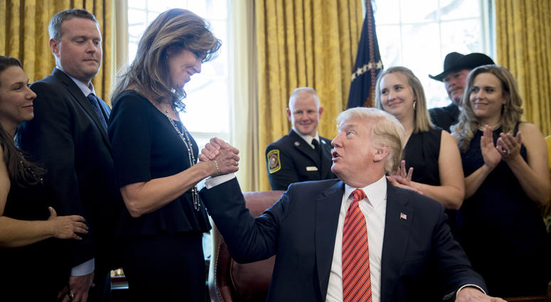 U.S. President Donald Trump, right, shakes hands with Tammie Jo Shults, a Southwest Airlines Co. captain, while meeting with the crew and passengers of Southwest Airlines flight 1380 in the Oval Office of the White House. Tammie Jo Shults