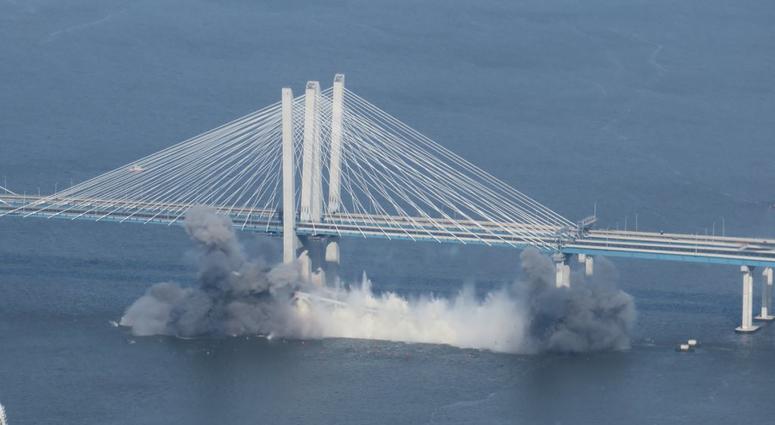 The bridge goes down in smoke. Tappan Zee Bridge