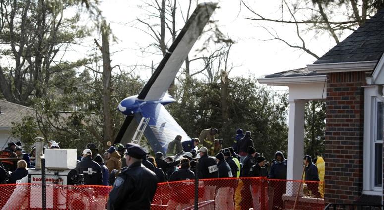 Workers and investigators clear debris from the scene of the plane crash of Continental Connection Flight 3407 on February 16, 2009 in Clarence, New York. Colgan Air Flight 3407