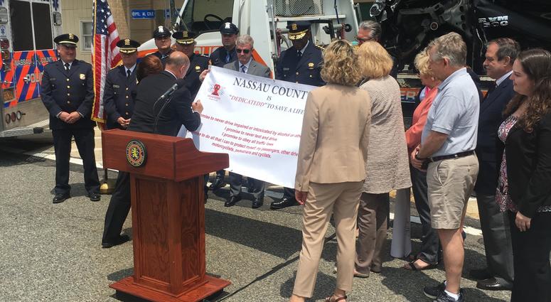 Nassau County executive signs pledge not to drink and drive Nassau County executive signs pledge not to drink and drive