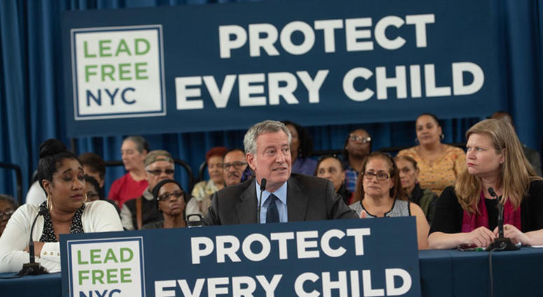 Mayor Bill de Blasio kicks off lead-based paint testing at NYCHA apartments Mayor de Blasio lead testing