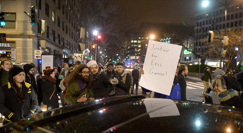 People stop the traffic during a demonstration protesting against a grand jury's decision not to indict a white police officer in the chokehold death of black man Eric Garner in Washington D.C., the United States, Dec. 8, 2014. Eric Garner Rally