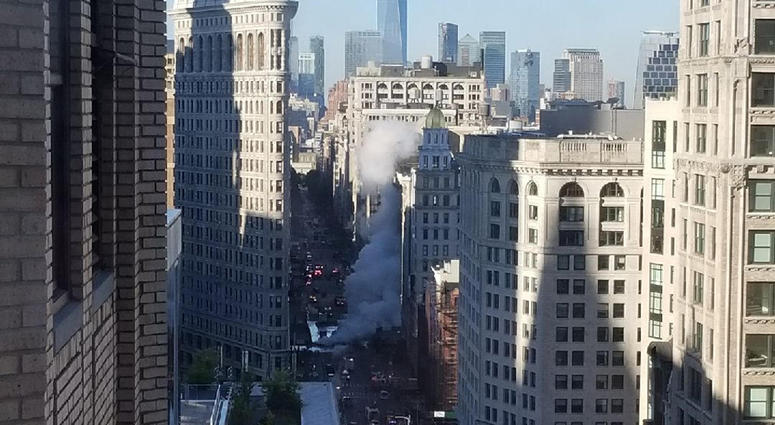 Steam pipe explosion in Flatiron District Steam pipe explosion in Flatiron District