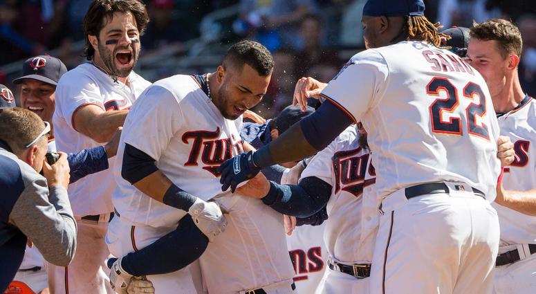 Rosario is mobbed by teammates after third homer beats Indians Eddie Rosario mobbed after home run