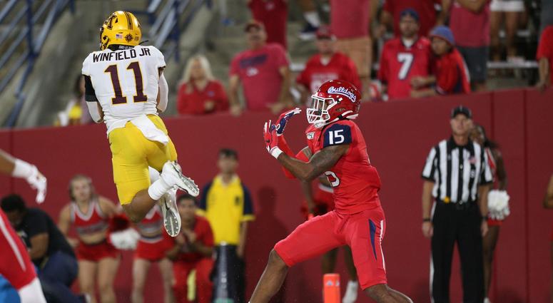 Antoine Winfield of the Gophers with a game-ending interception Pick by Antoine Winfield