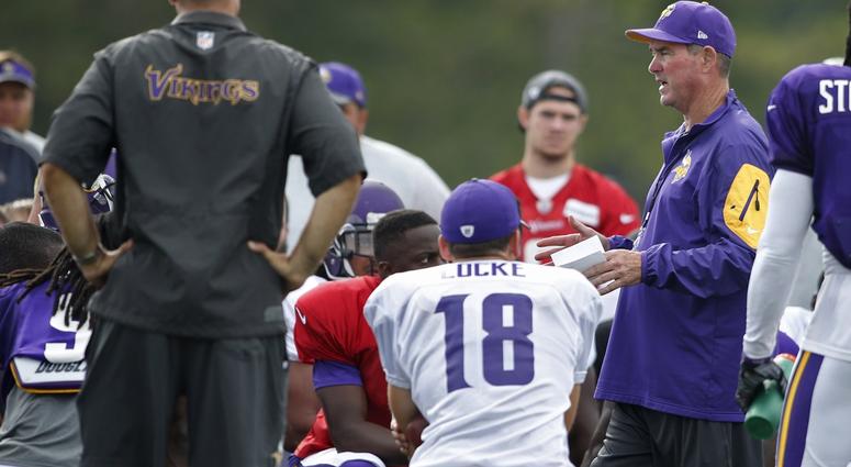 Vikings coach Mike Zimmer at practice Vikings practicing