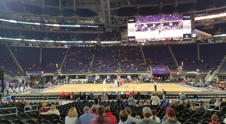 Tip off at US Bank Stadium First tip at US Bank Stadium