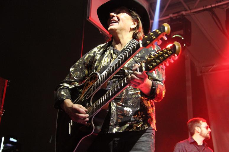 Richie Sambora & Orianthi RSO Perform at The Rock & Roll Hall of Fame & Museum Richie Sambora & Orianthi RSO Perform at The Rock & Roll Hall of Fame & Museum