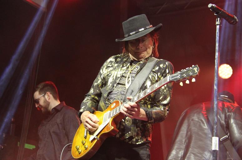 Richie Sambora & Orianthi RSO Perform at The Rock & Roll Hall of Fame & Museum Richie Sambora & Orianthi RSO Perform at The Rock & Roll Hall of Fame & Museum
