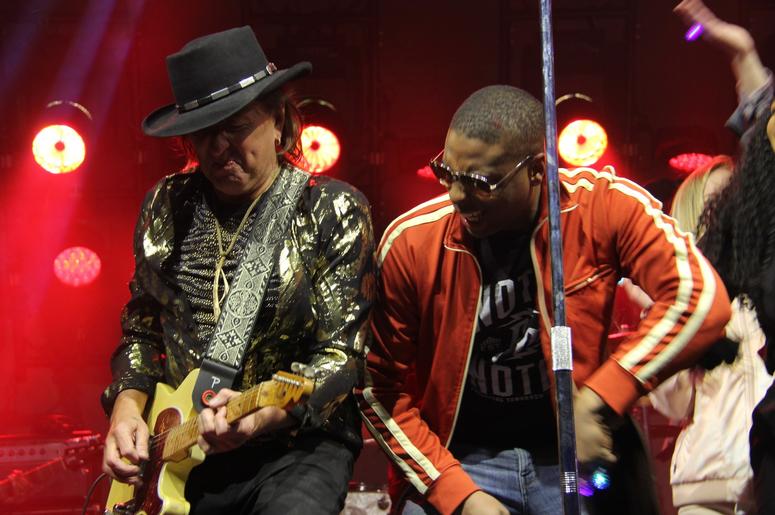 Richie Sambora & Orianthi RSO Perform at The Rock & Roll Hall of Fame & Museum Richie Sambora & Orianthi RSO Perform at The Rock & Roll Hall of Fame & Museum