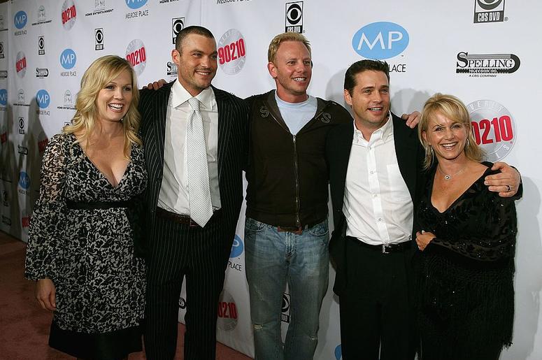 (from left to right) Former cast members Jennie Garth, Brian Austin Green, Ian Ziering, Jason Priestley and Gabrielle Carteris arrive at the Beverly Hills 90210: The Complete First Season DVD Party at The Beverly Hilton Hotel November 3, 2006 in Beverly H (from left to right) Former cast members Jennie Garth, Brian Austin Green, Ian Ziering, Jason Priestley and Gabrielle Carteris arrive at the Beverly Hills 90210: The Complete First Season DVD Party at The Beverly Hilton Hotel November 3, 2006 in Beverly H