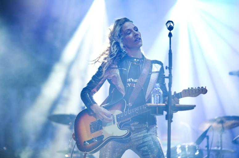 Sheryl Crow performs Sheryl Crow performs