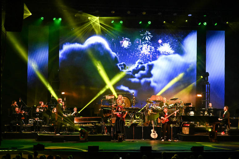 WEST PALM BEACH, FL - NOVEMBER 21: Mannheim Steamroller in concert at The Kravis Center in West Palm Beach, Florida on November 21, 2018 WEST PALM BEACH, FL - NOVEMBER 21: Mannheim Steamroller in concert at The Kravis Center in West Palm Beach, Florida on November 21, 2018