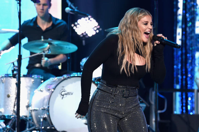 Lauren Alaina performs onstage during Dick Clark's New Year's Rockin' Eve With Ryan Seacrest 2019 on December 31, 2018 in Los Angeles, California Lauren Alaina performs onstage during Dick Clark's New Year's Rockin' Eve With Ryan Seacrest 2019 on December 31, 2018 in Los Angeles, California