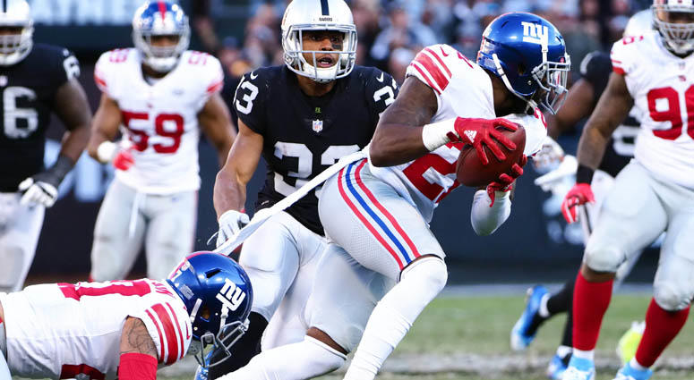 Giants strong safety Landon Collins (21) recovers a fumble against the Raiders on Dec. 4, 2018, at Oakland Coliseum in Oakland, California. Giants strong safety Landon Collins (21) recovers a fumble against the Raiders on Dec. 4, 2018, at Oakland Coliseum in Oakland, California.